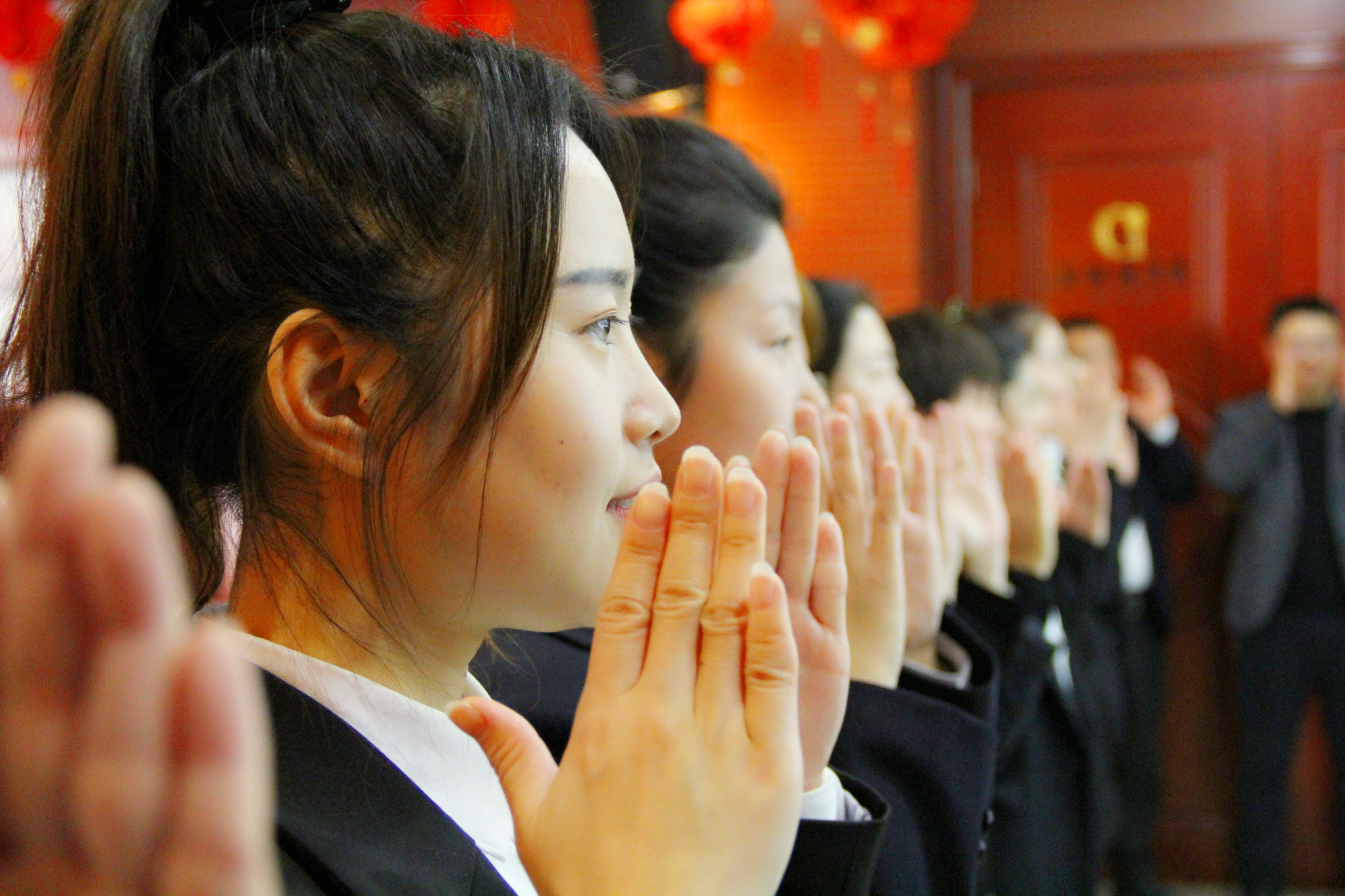 全面提升服務(wù)質(zhì)量，樹立良好企業(yè)文化！
