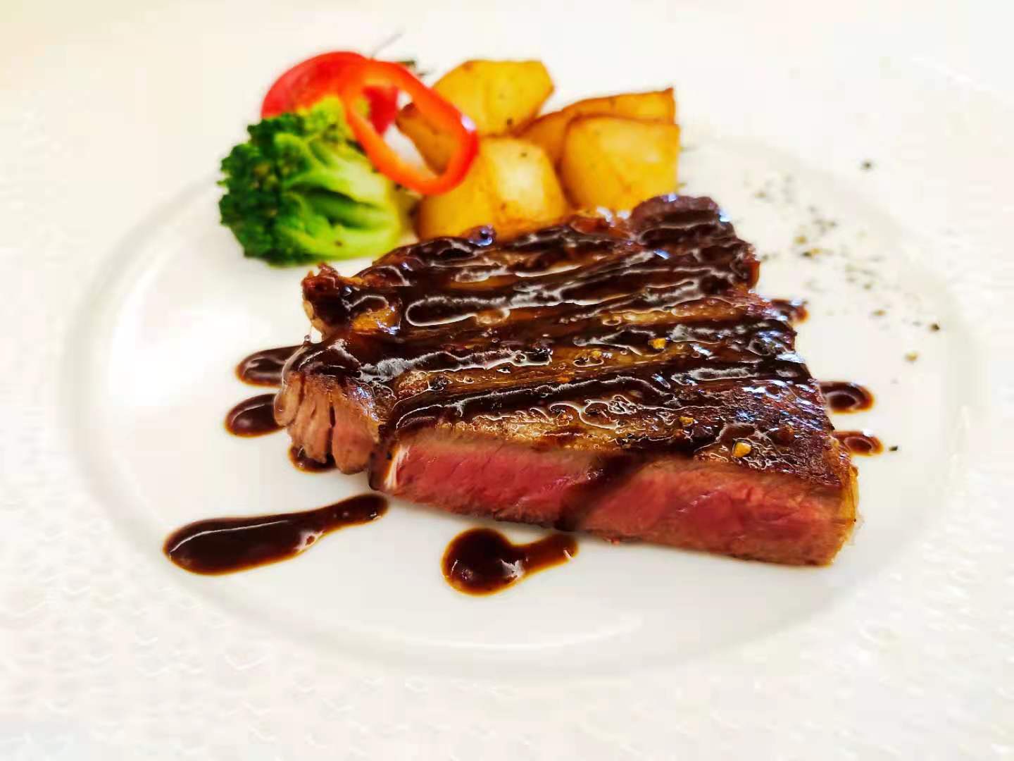 原價(jià)78元的牛排套餐只賣(mài)8.88元，吃起來(lái)就是個(gè)這？！